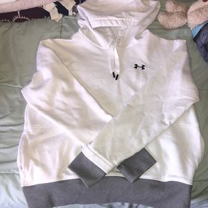 Women’s under Armour  sweatshirt
